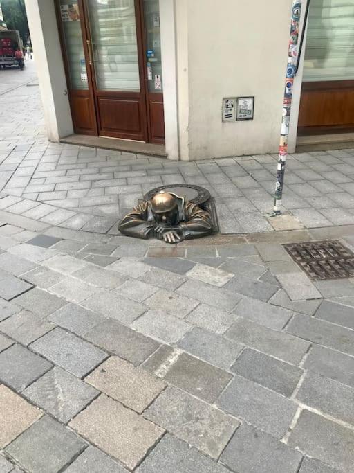 1St May Plaza Bratislava Luaran gambar