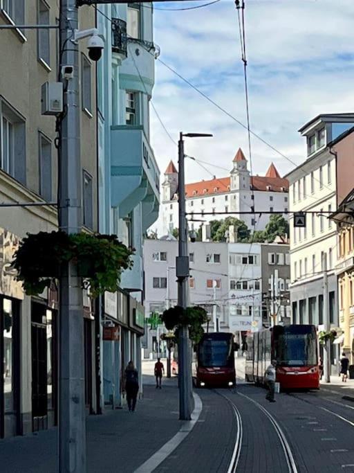 1St May Plaza Bratislava Luaran gambar
